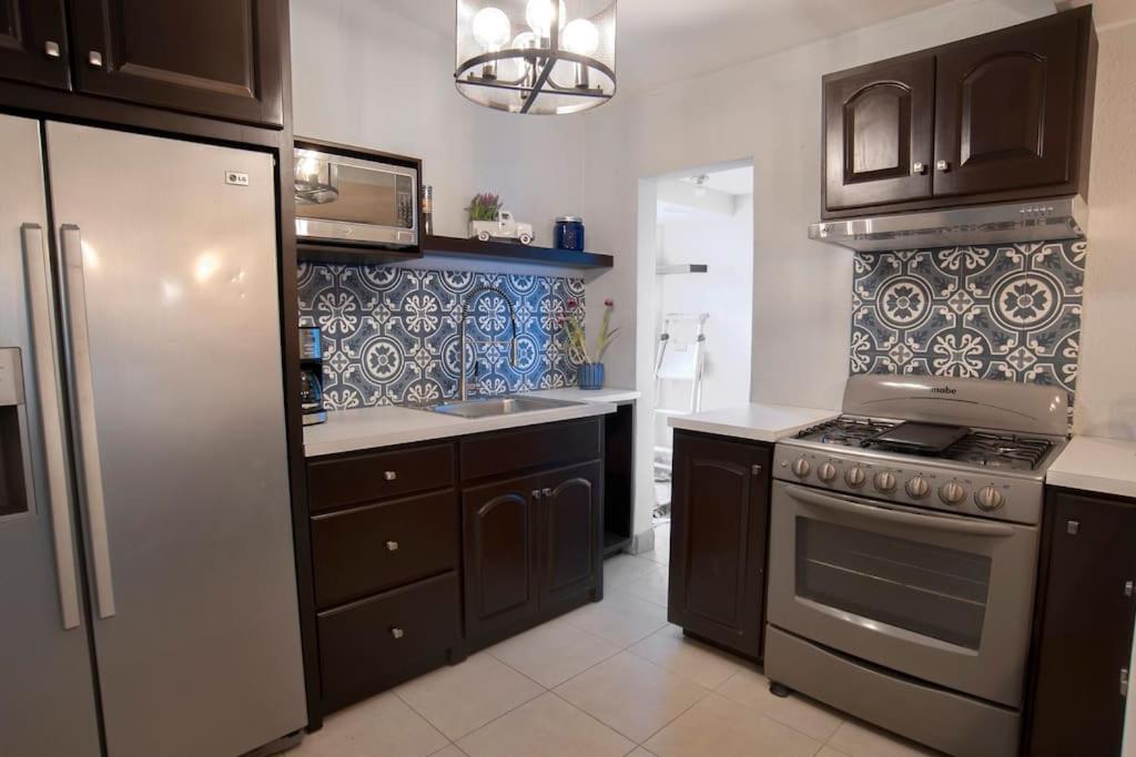 Clean&Equipped, 1-Floor 3-Bedroom Downtown House - Housity