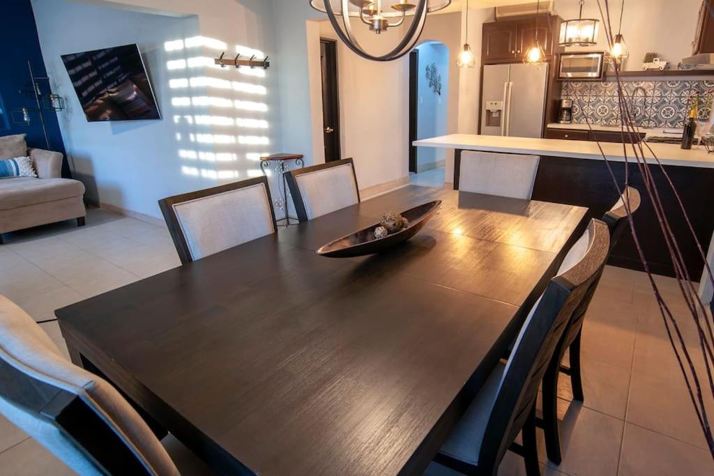 Clean&Equipped, 1-Floor 3-Bedroom Downtown House - Housity
