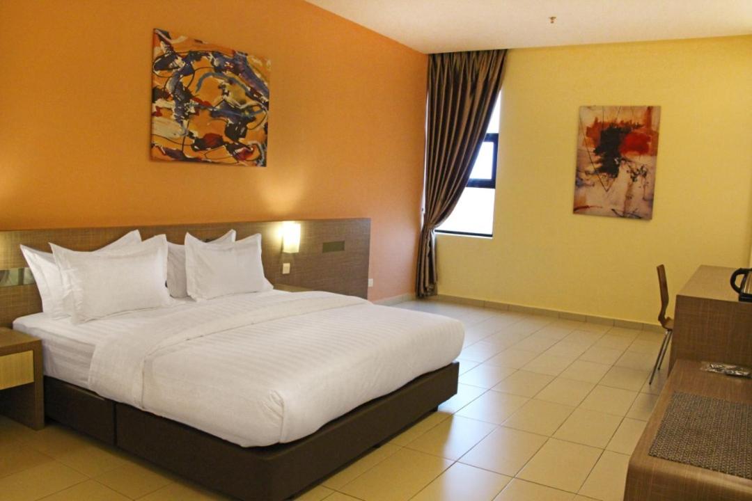KLUANG RIVERVIEW HOTEL - Hizvo