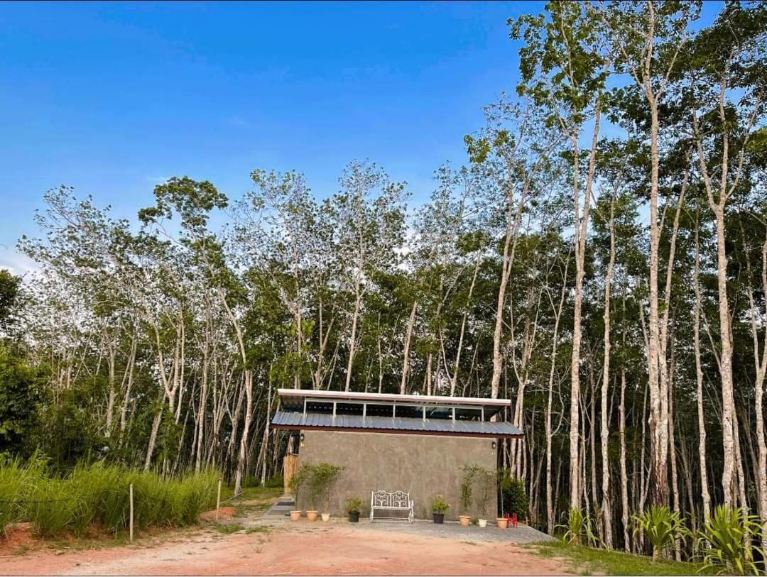 ควนก๋งทุ๋ย Grandpa Hill Thailand - Housity