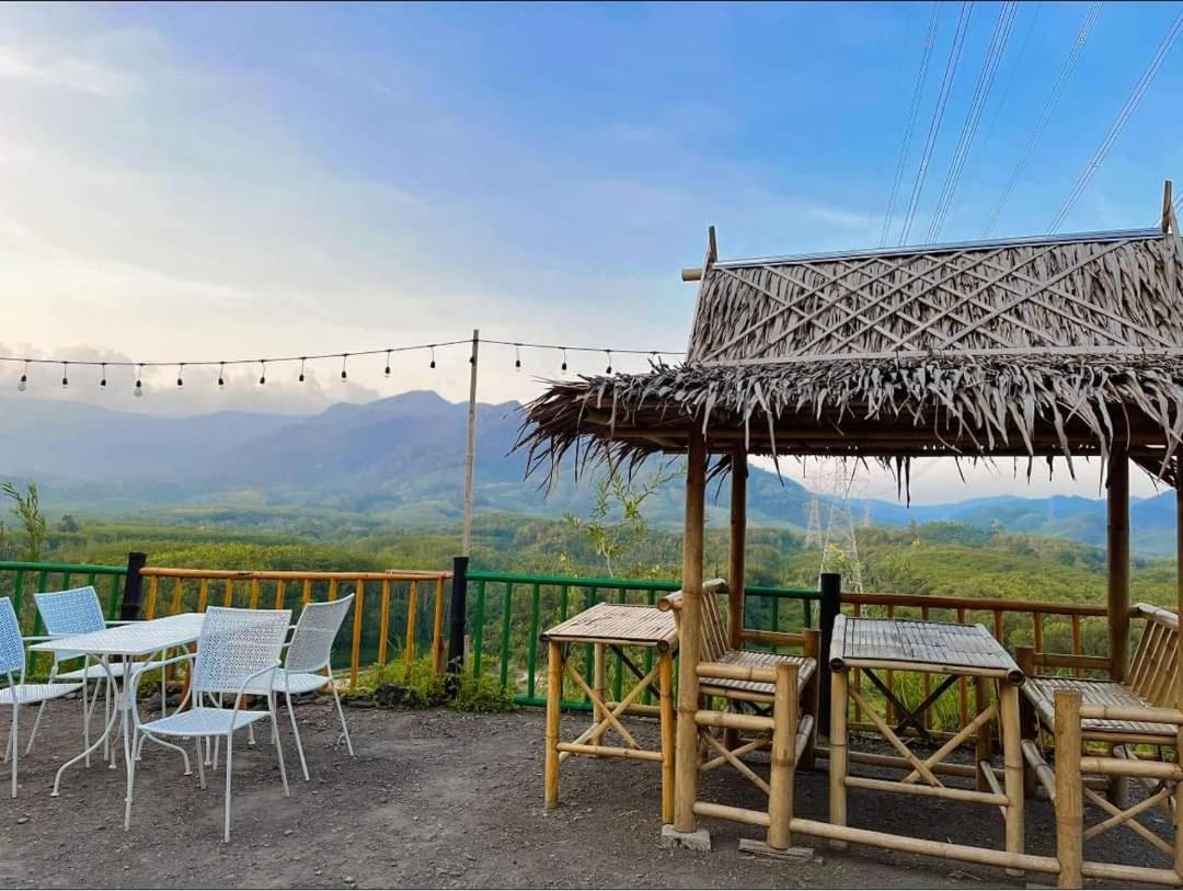 ควนก๋งทุ๋ย Grandpa Hill Thailand - Housity