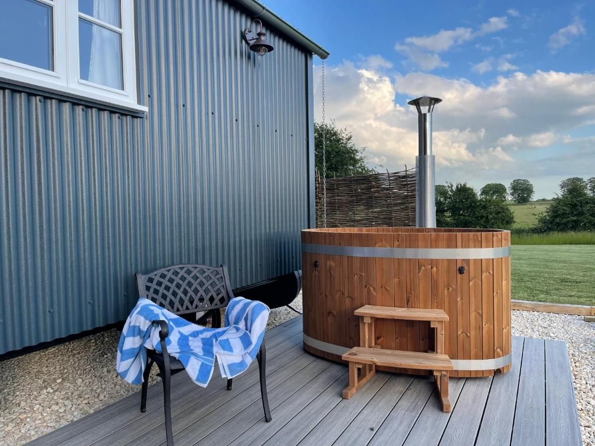 The Bibury - Westwell Downs Shepherd Huts - Housity