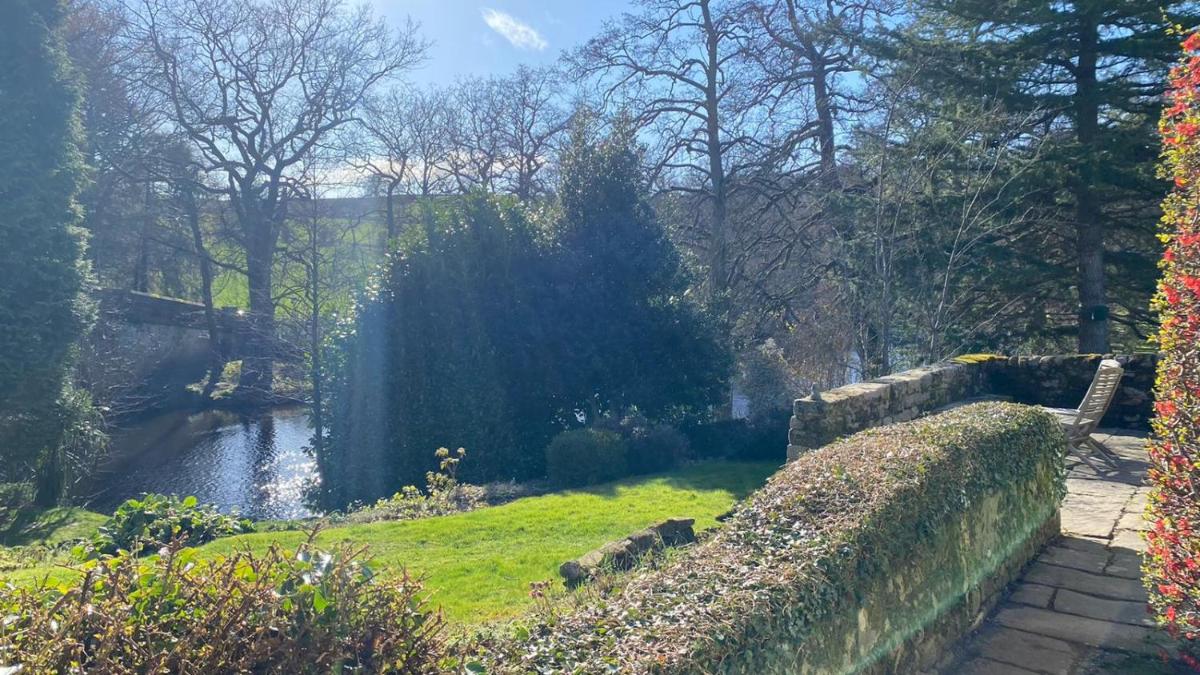 Beautiful Peak District Cottage with Hot Tub - Housity