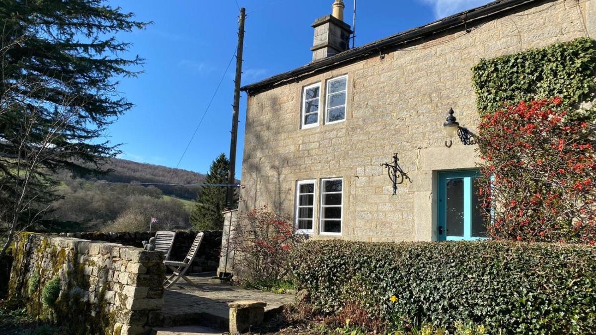 Beautiful Peak District Cottage with Hot Tub - Housity