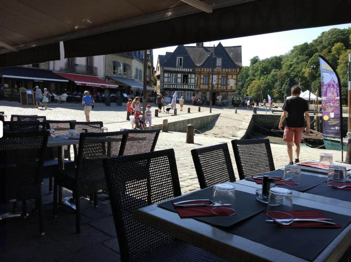 Coup de Coeur sur le Port de ST GOUSTAN, Trés Bel Appartement avec Terrasse - Housity