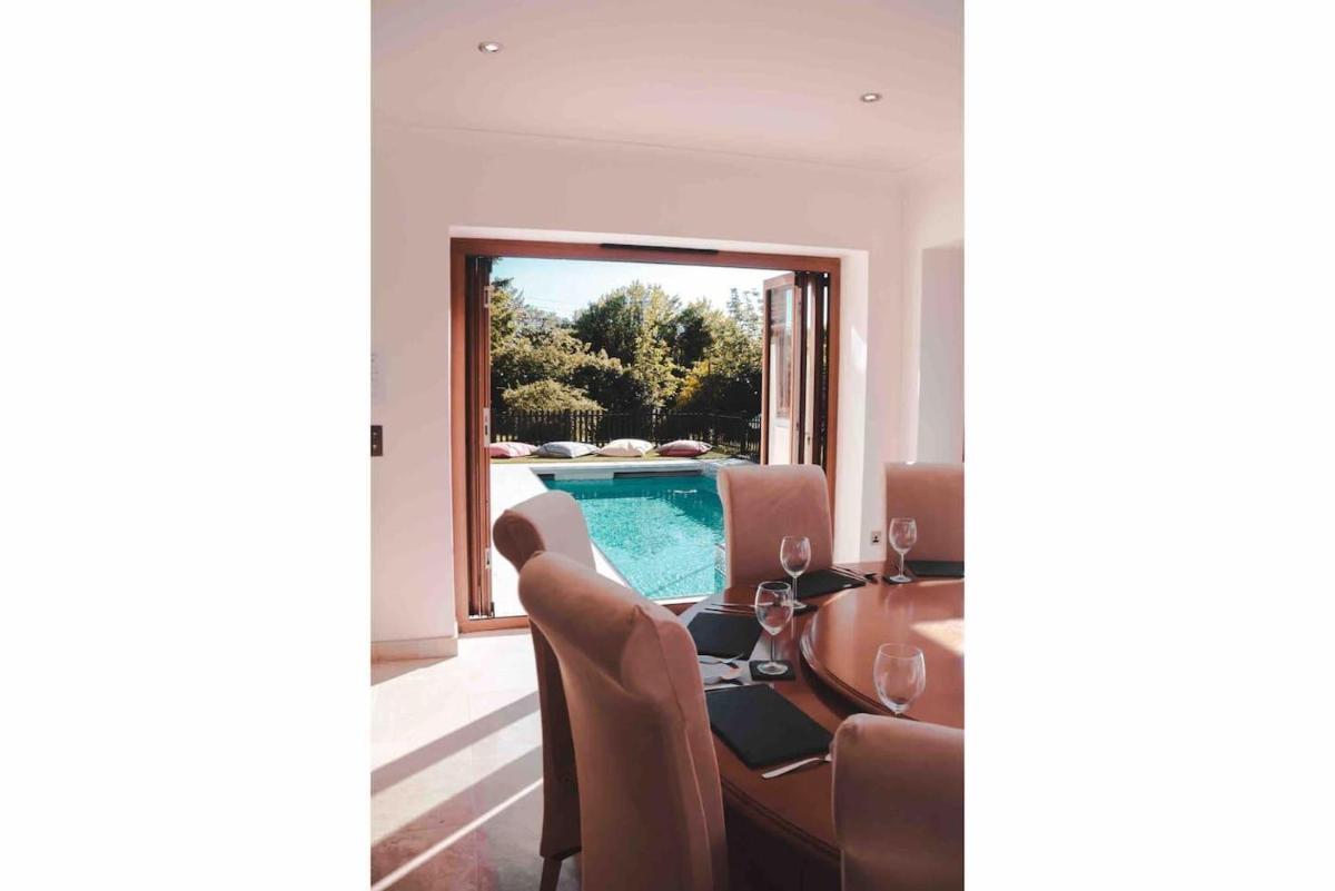 Threeways Retreat with Heated Swimming Pool - Housity