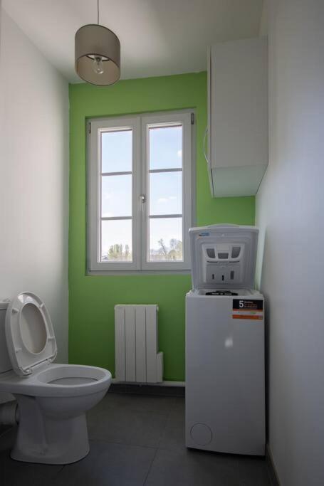 LA FONTAINE NEUVE-AVALLON-5 PERSONNES-1 CHAMBRE-3 LITS-parking-wifi - Housity