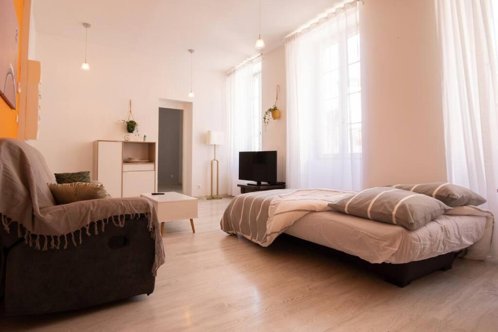 Suitetrails - LA FONTAINE NEUVE-AVALLON-5 PERSONNES-1 CHAMBRE-3 LITS-parking-wifi
