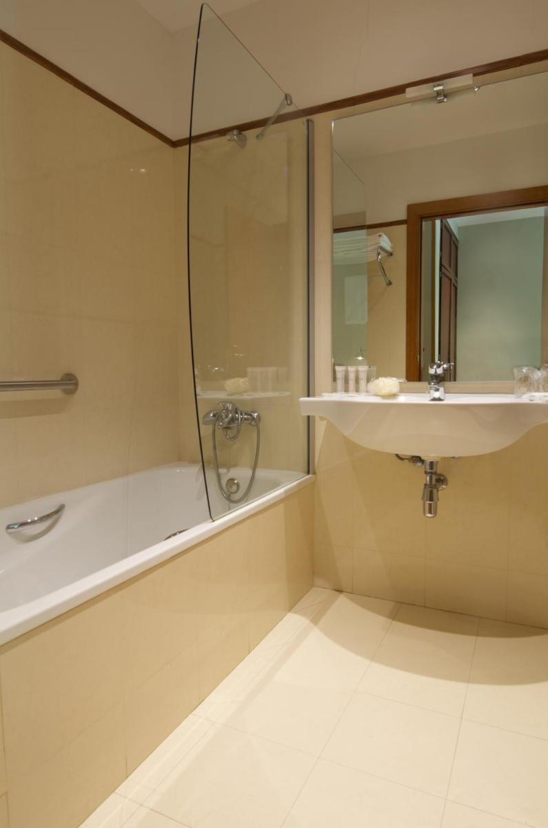 Un baño de Hotel Manantial