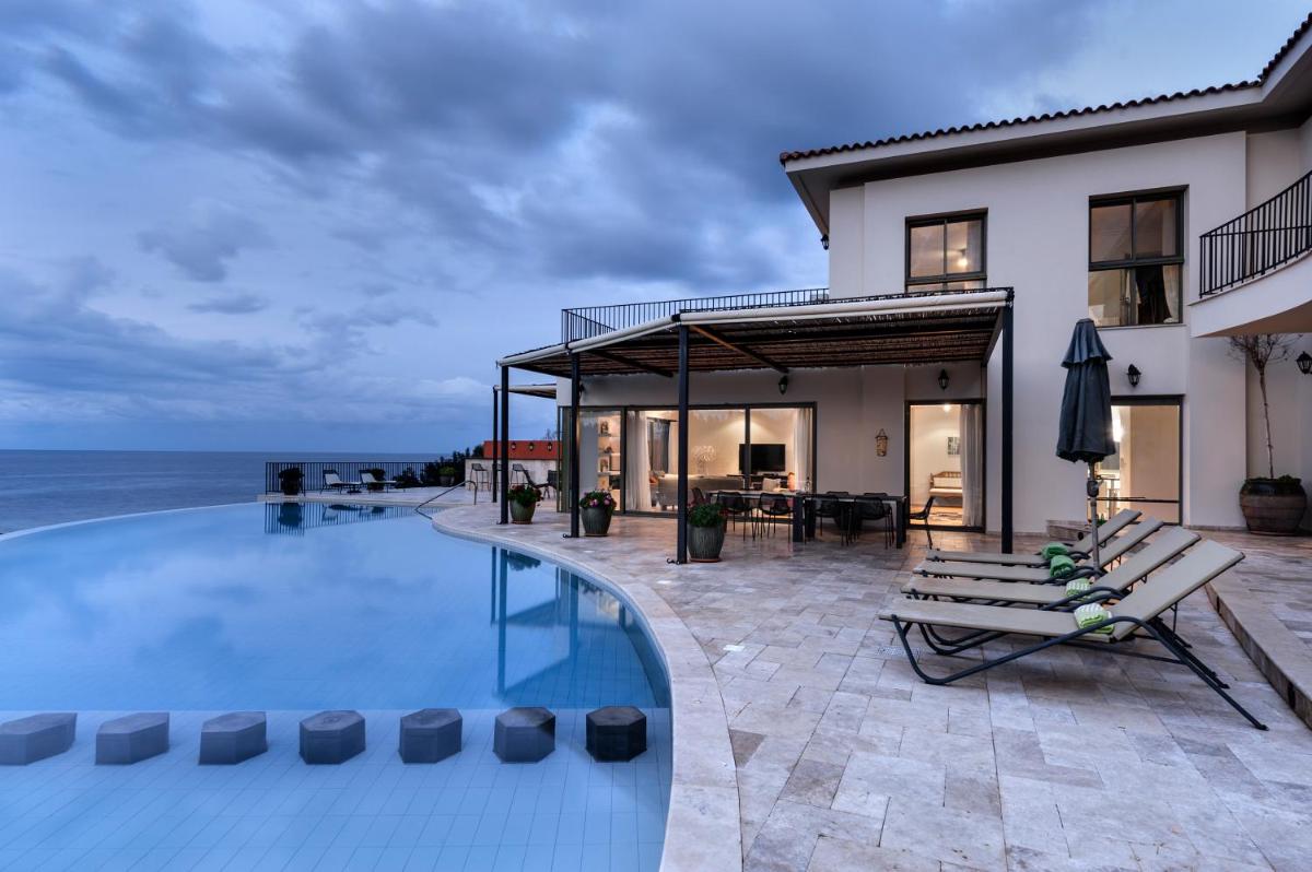Villa Adam Beach Front with Private Butler - Housity