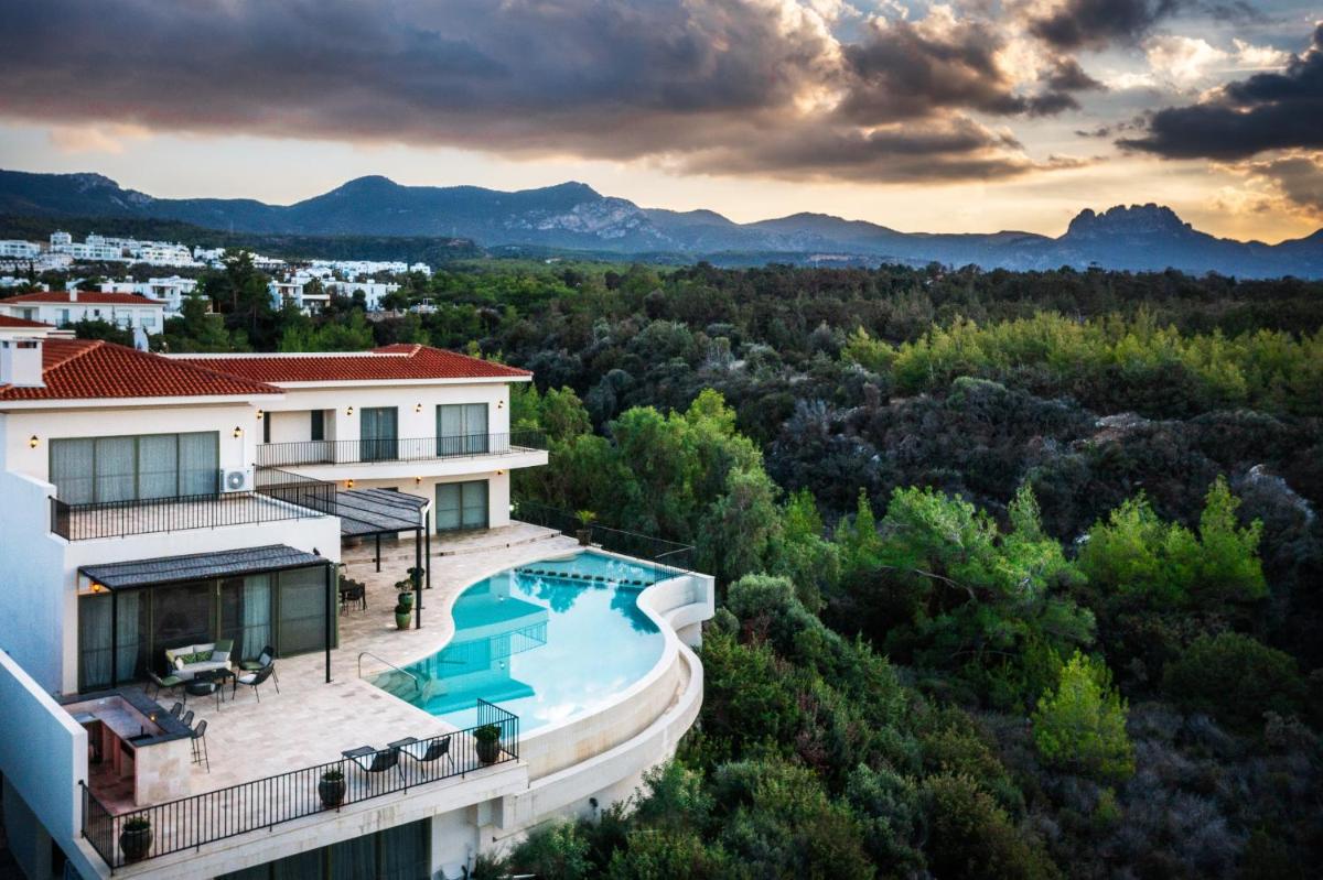 Villa Adam Beach Front with Private Butler - Housity