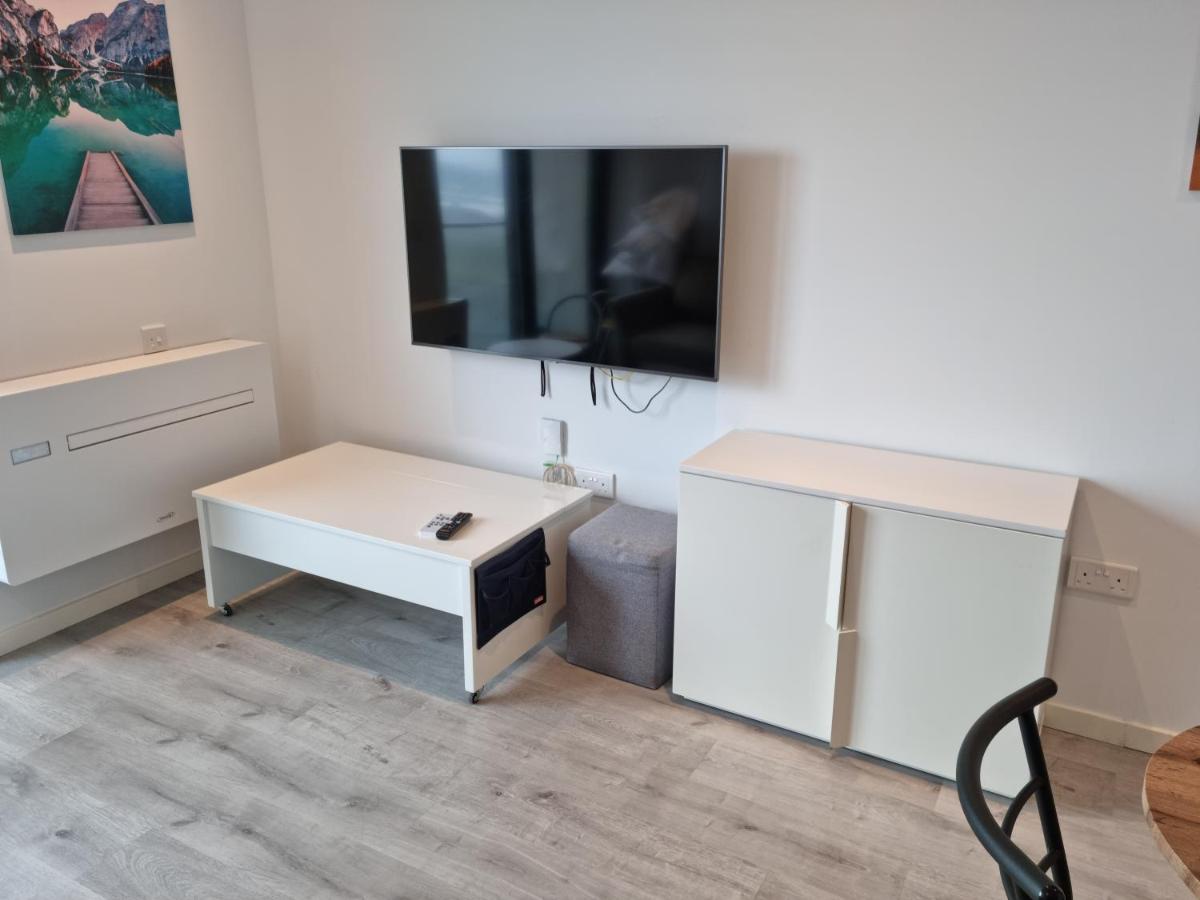 The Hub Gibraltar Sacha studio - Housity