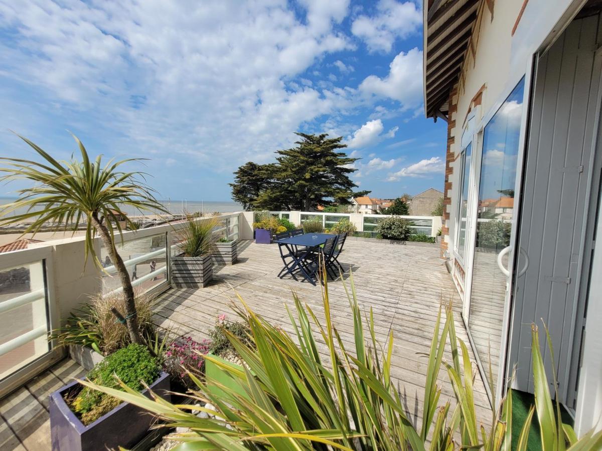 Balcon ou terrasse dans l'établissement Hôtel de charme & SPA Le Grand Large