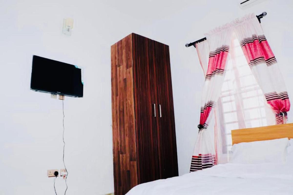 Charming 3-Bed House in Lekki - Housity