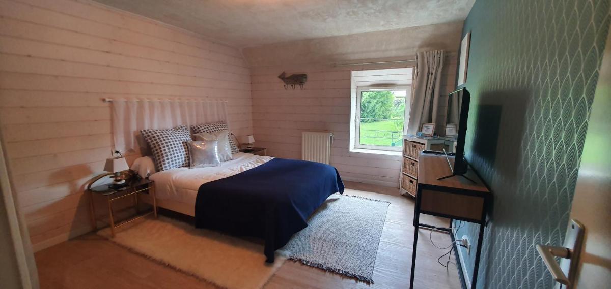 CHAMBRES D'HOTES AVEC PISCINE AUX AGAPANTHES DE CROMEL - Mont Saint Michel - Housity