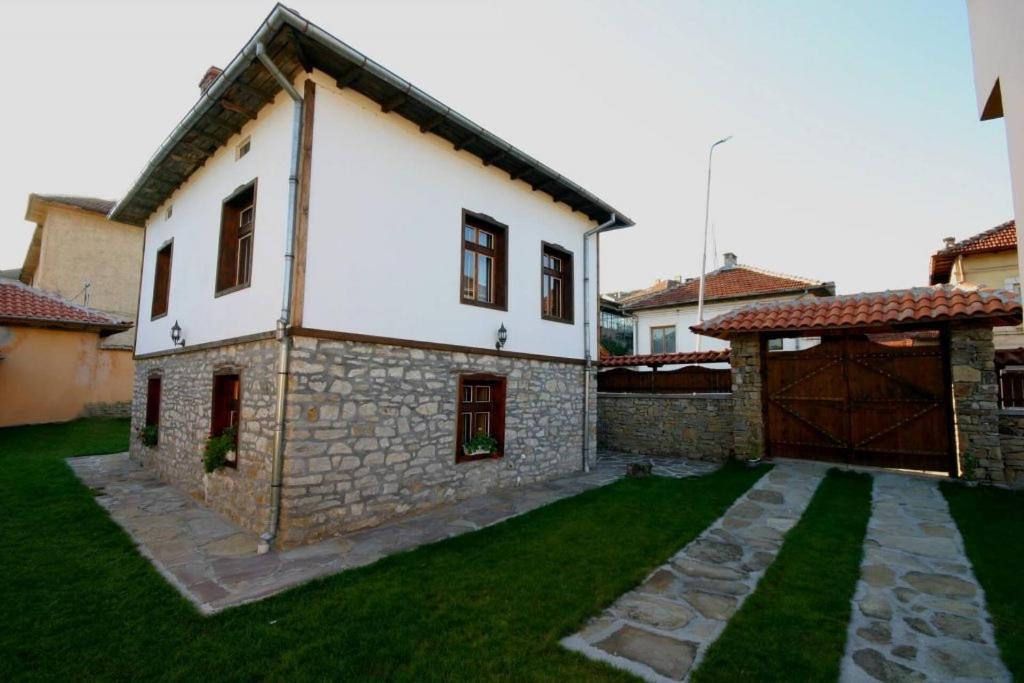 Private 4BR-2BA guest House Dryanovo with Pool and FREE Parking - Housity