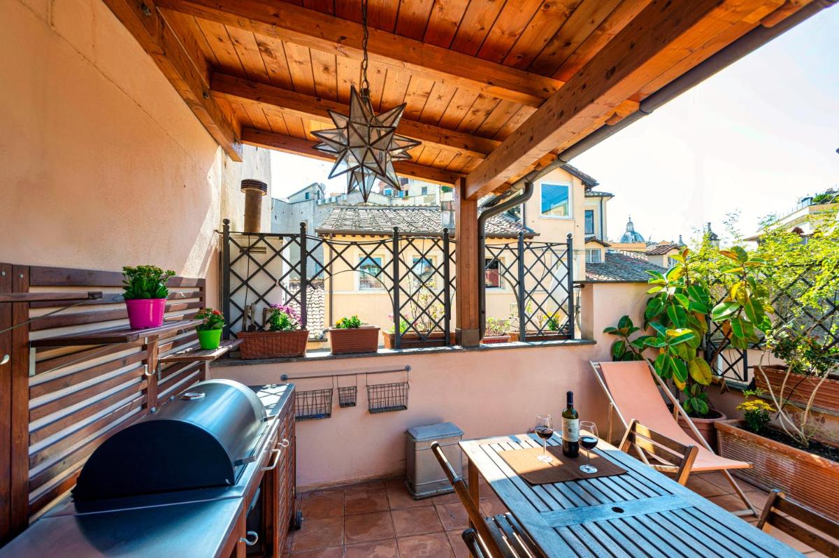 Banchi Nove, penthouse full of light and silence - Housity