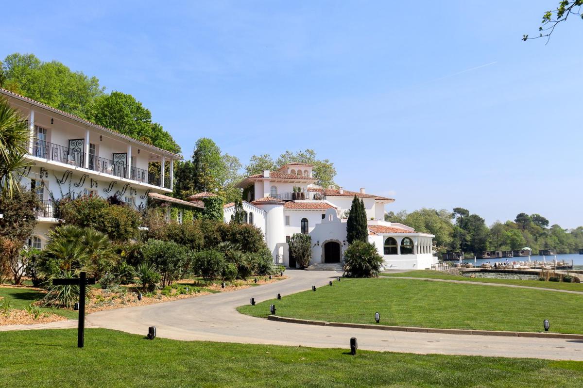 Jardin de l'établissement Brindos, Lac & Château - Relais & Châteaux - Anglet Biarritz