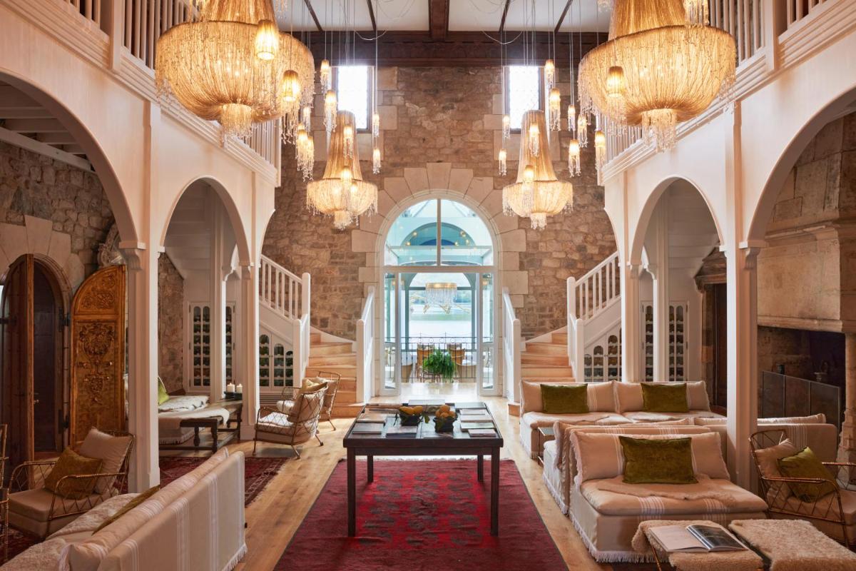 Coin salon dans l'établissement Brindos, Lac & Château - Relais & Châteaux - Anglet Biarritz