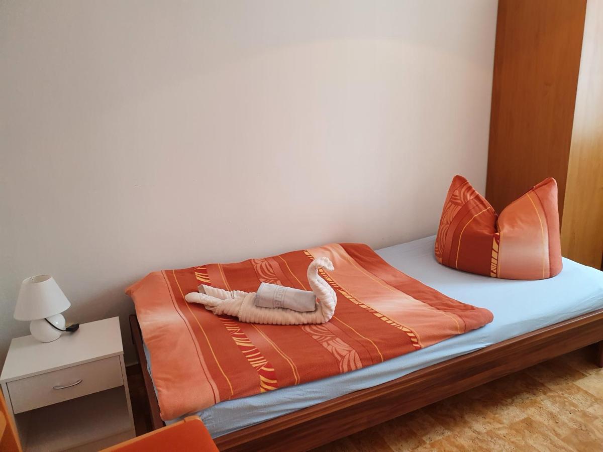 Pension Zum Brunnenhof - Housity