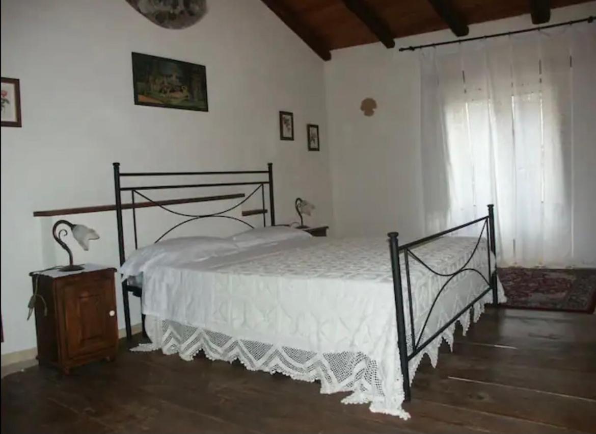 casa gialla in stile siciliano vicino Etna e Taormina - Housity