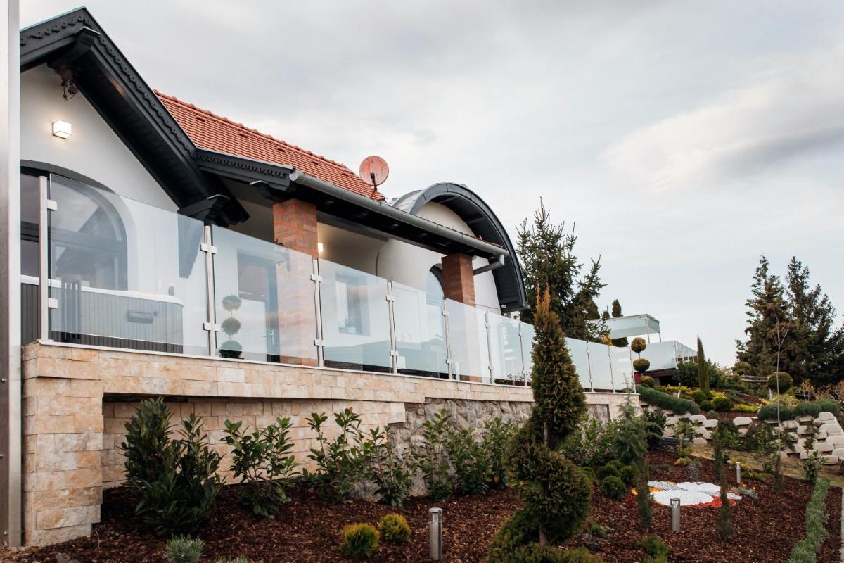 Bagoly Wellness Apartman 2 - Housity