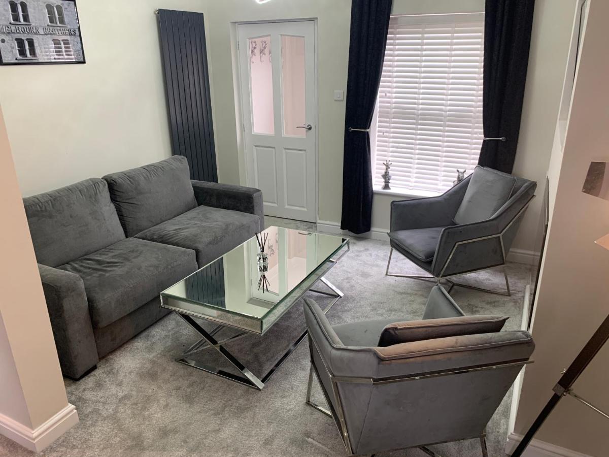 Luxury House, central Stamford with parking - Housity