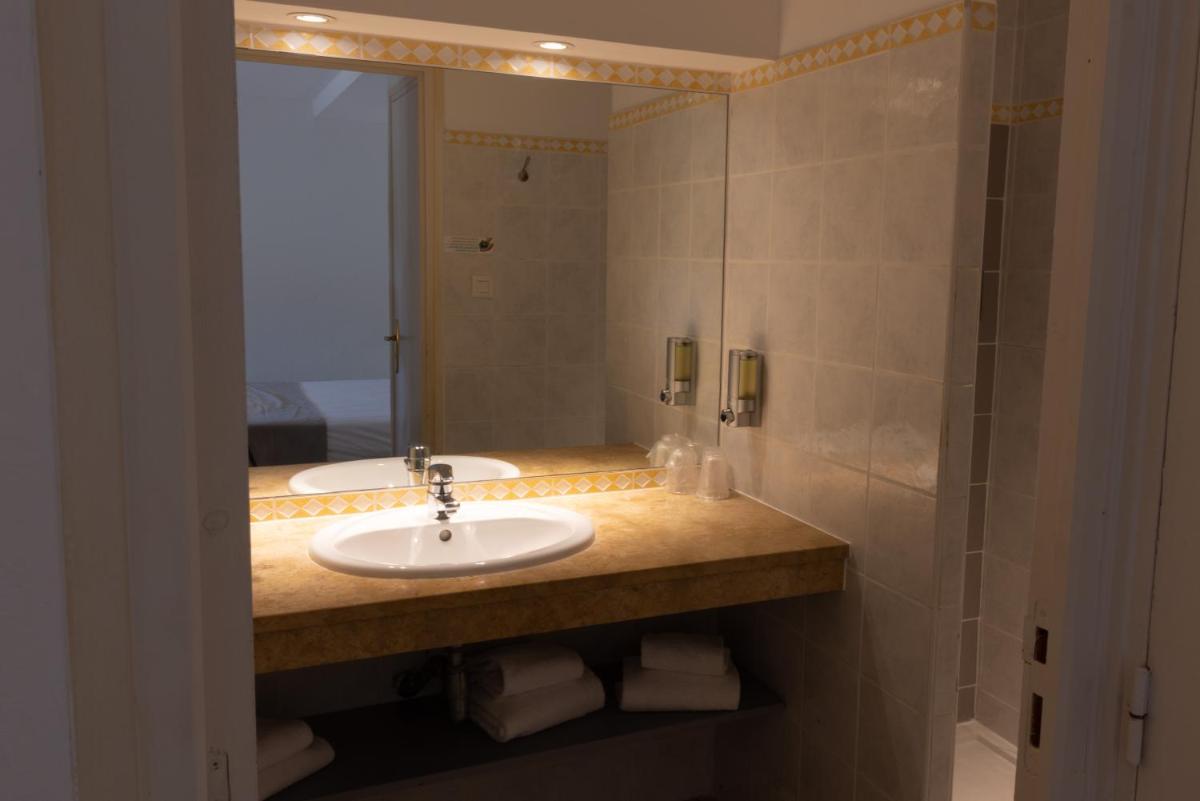 Salle de bains dans l'établissement Hôtel Casa Rossa & Spa