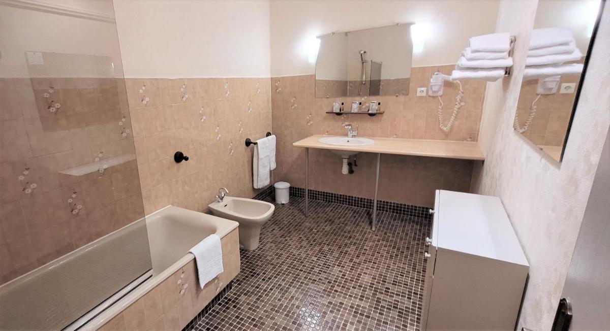 Nouvel Hotel - Housity