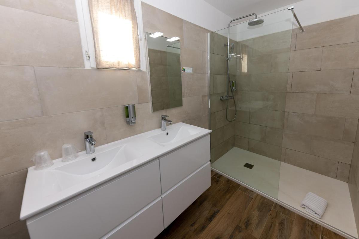Salle de bains dans l'établissement Hôtel Casa Rossa & Spa