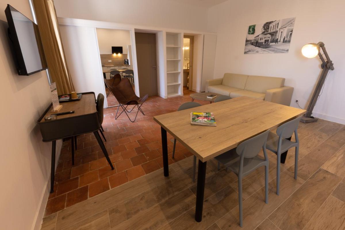 Télévision ou salle de divertissement dans l'établissement Hôtel Casa Rossa & Spa