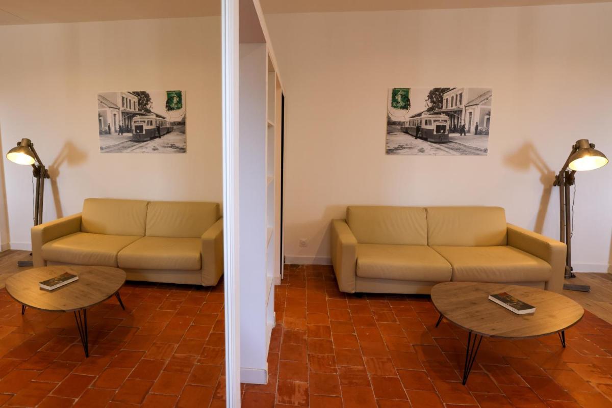 Coin salon dans l'établissement Hôtel Casa Rossa & Spa