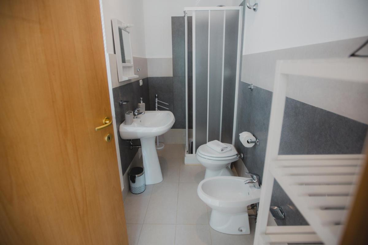 Airport Inn Preturo Affittacamere - Housity