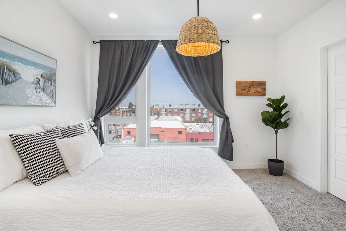 LA Harbor Home with Private Rooftop near #DTLA - Housity