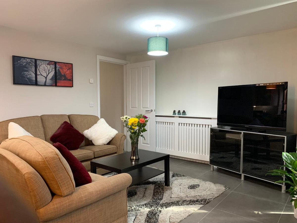 Aqua Dreams - Serviced Luxury Modern Belfast City Centre 2 Bed Apartment - Housity