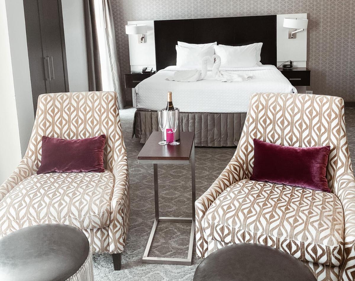 Crowne Plaza Chicago SW - Burr Ridge, an IHG Hotel - Housity