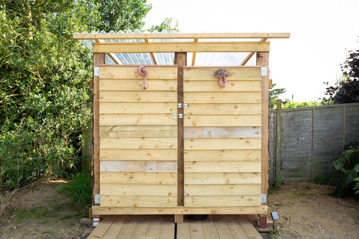 Poppy - Wooden Glamping Pod - Housity
