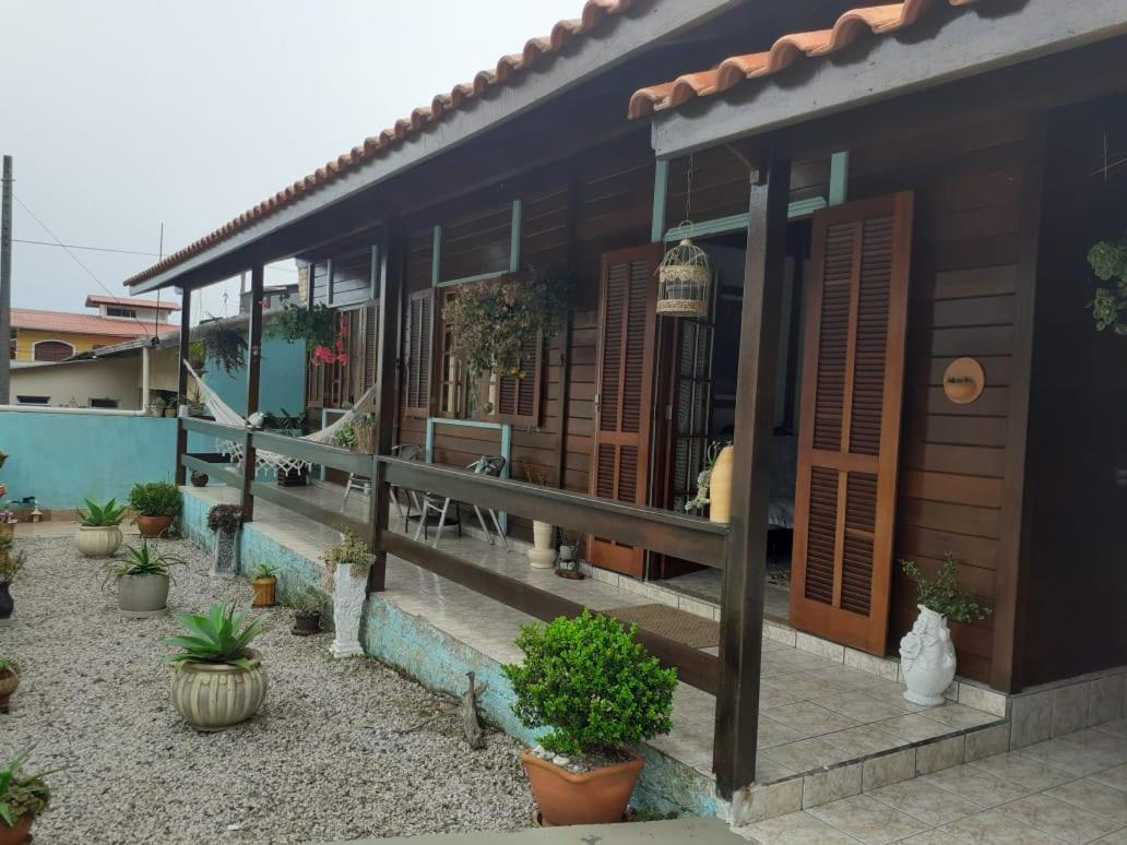 Casa Agradável, 50m da Praia Freguesia do Ribeirão da Ilha - Housity