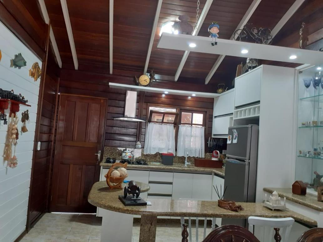 Casa Agradável, 50m da Praia Freguesia do Ribeirão da Ilha - Housity
