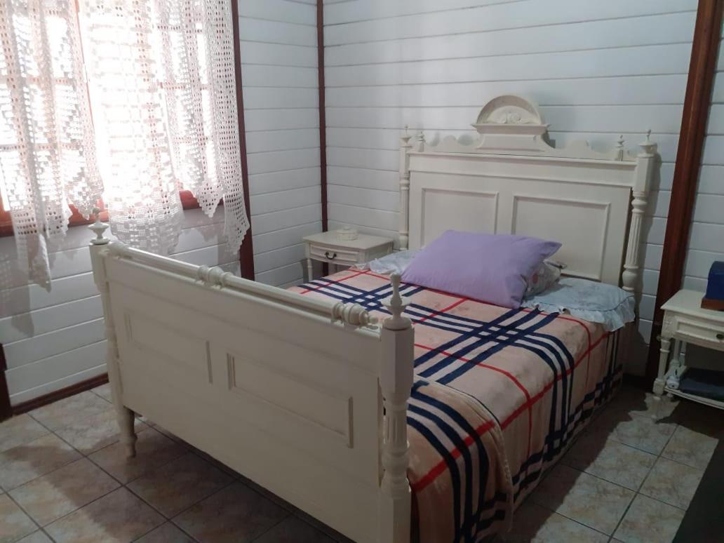 Casa Agradável, 50m da Praia Freguesia do Ribeirão da Ilha - Housity