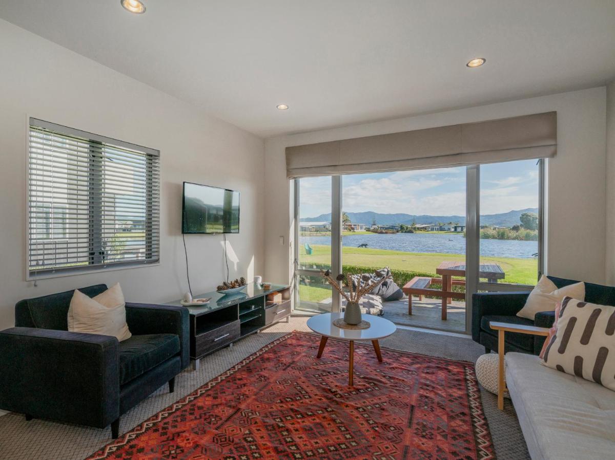 Sunset Retreat - Matarangi Holiday Home - Housity
