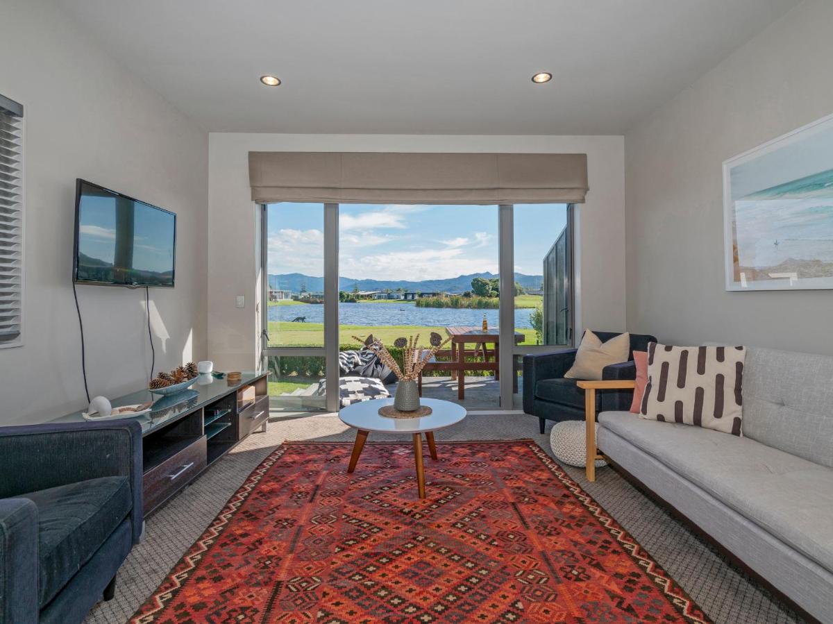 Sunset Retreat - Matarangi Holiday Home - Housity