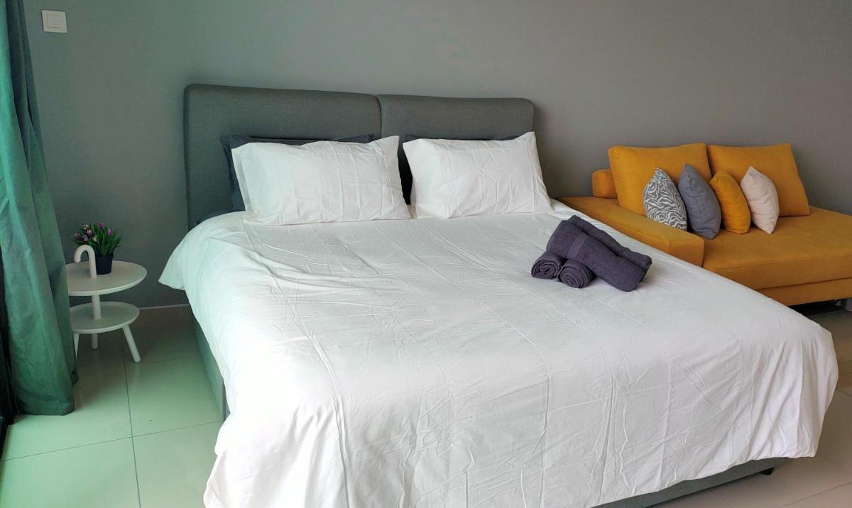 I-SoHo I-City Theme Park, Netflix, Pool, Wifi, Parking - Housity