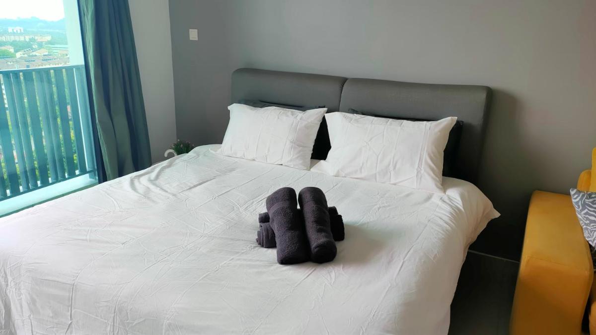 I-SoHo I-City Theme Park, Netflix, Pool, Wifi, Parking - Housity