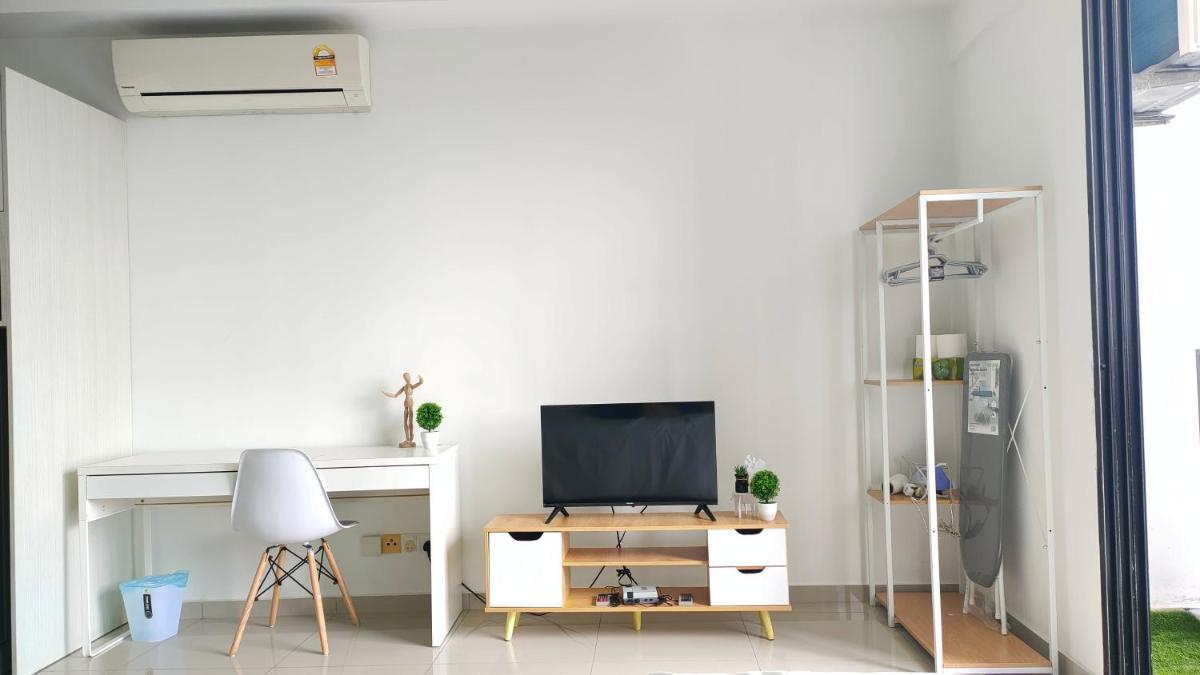 I-SoHo I-City Theme Park, Netflix, Pool, Wifi, Parking - Housity