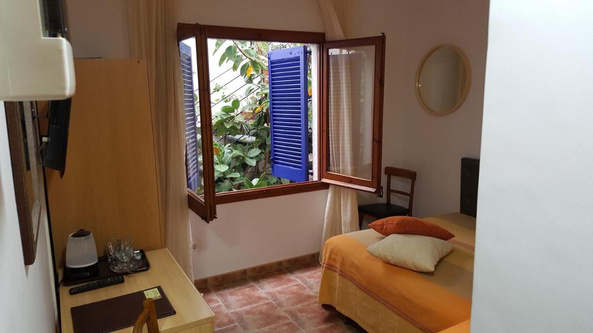 Hostal Residencia Catalina - Housity
