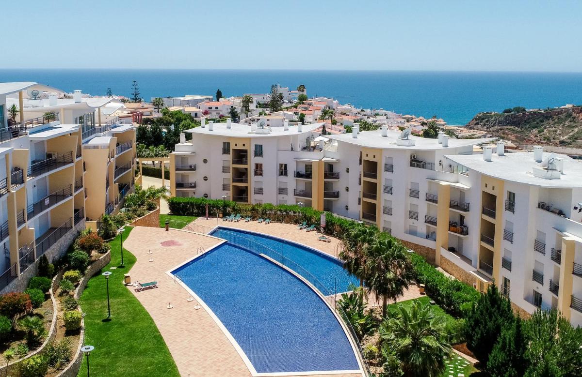 Ocean view Apartment with panoramic Terrace, 2 Swimming pools & Tennis court - Housity