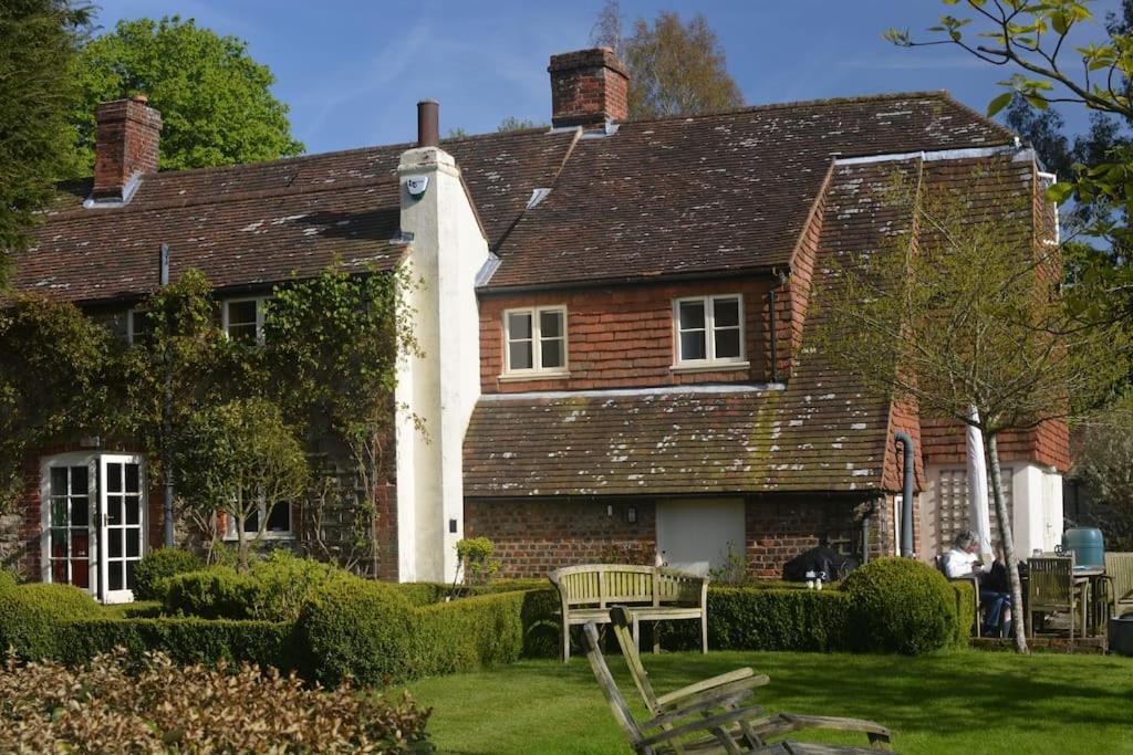 FLAGPOLE COTTAGE luxury smart family home, including private annex - Housity