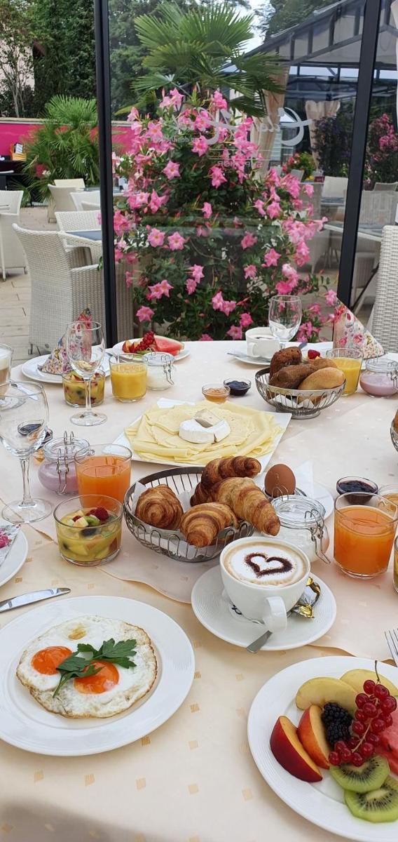 Eden Hotel - Housity