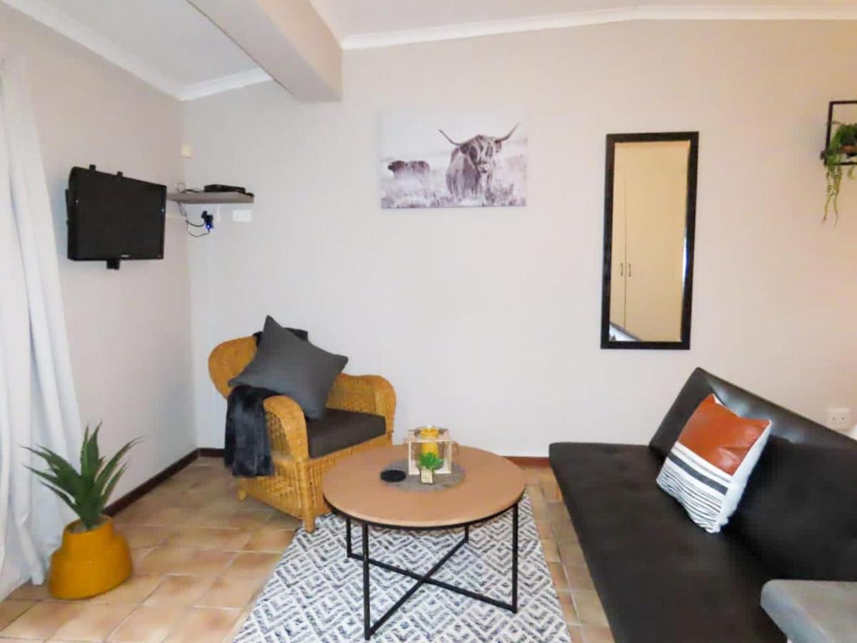 1A @ Thatches - Housity